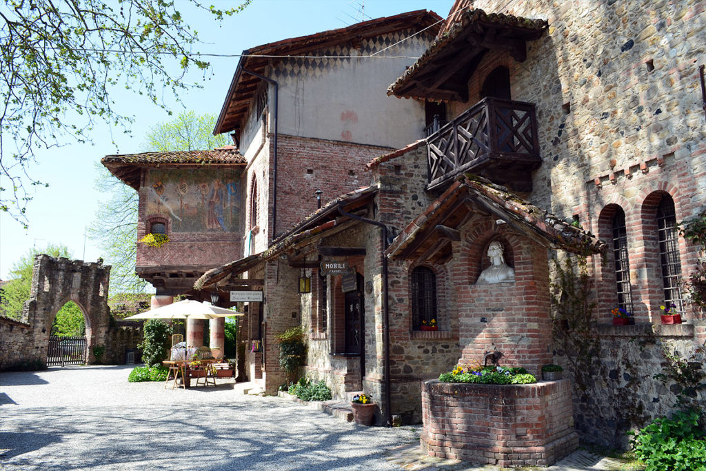 Italy: Grazzano Visconti